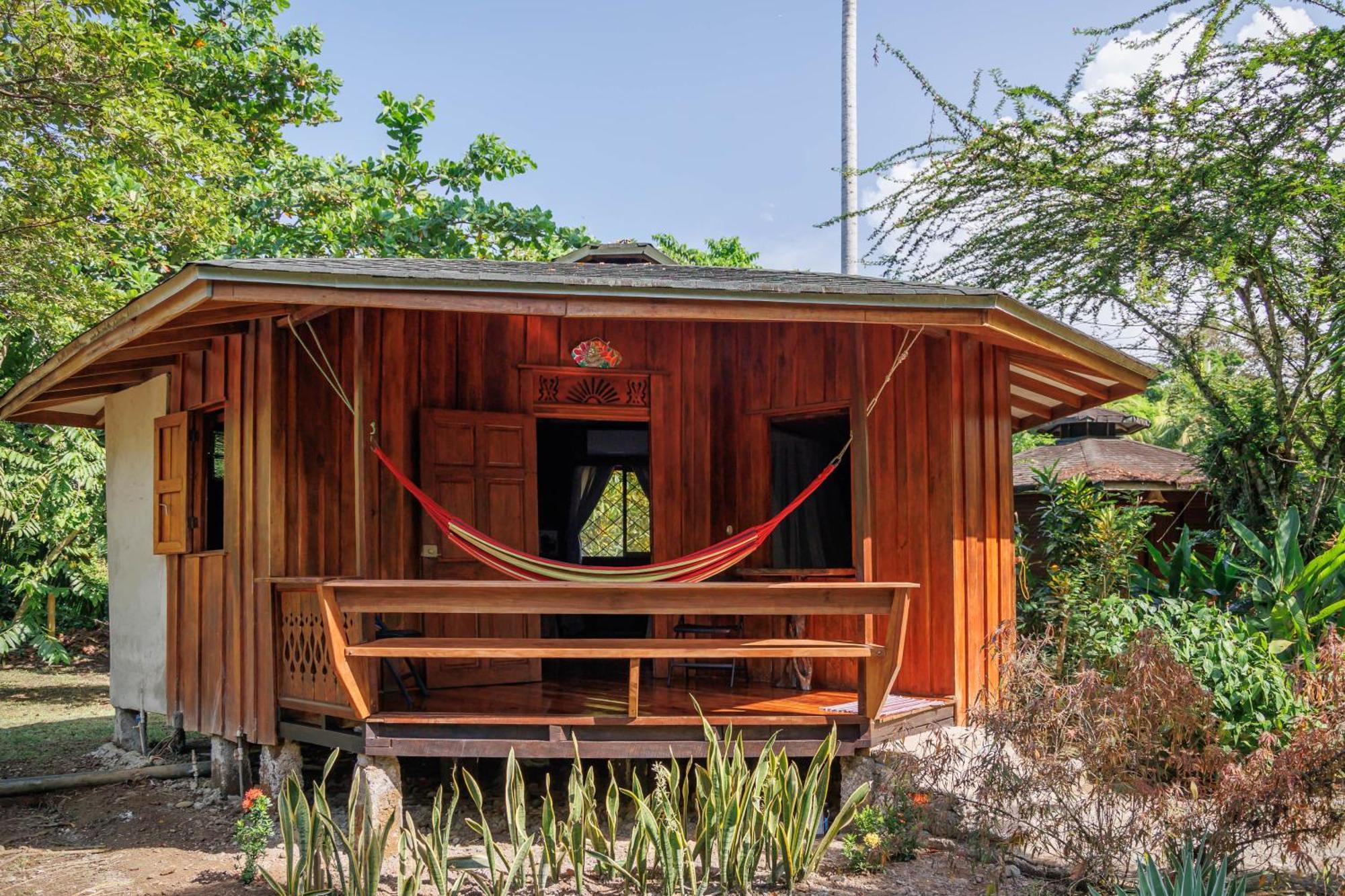 Bungalows Ache Cahuita Exterior photo