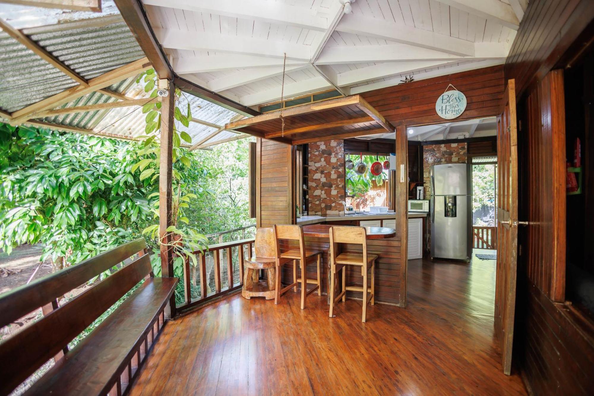 Bungalows Ache Cahuita Exterior photo