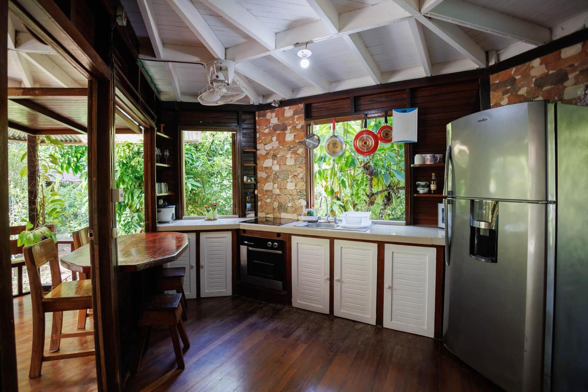 Bungalows Ache Cahuita Exterior photo